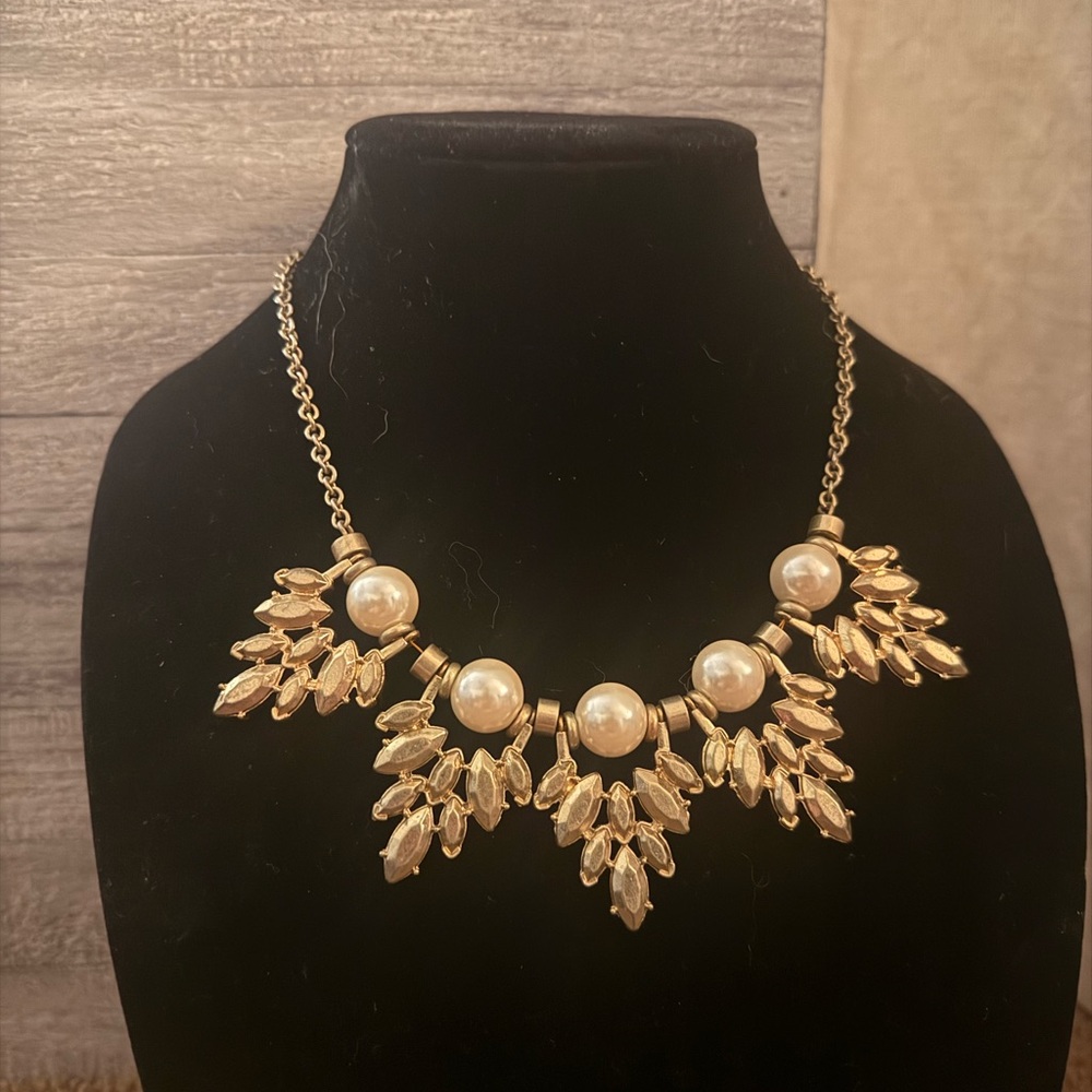 Accenet stones and Pearl Necklace